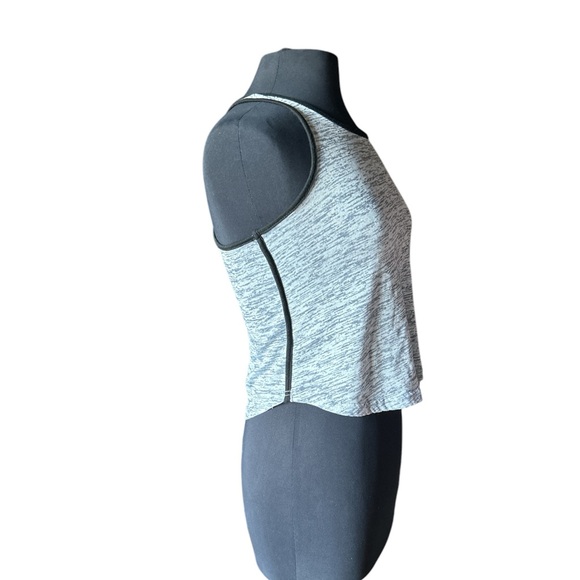 Cropped Razor Back Top - Picture 3 of 3